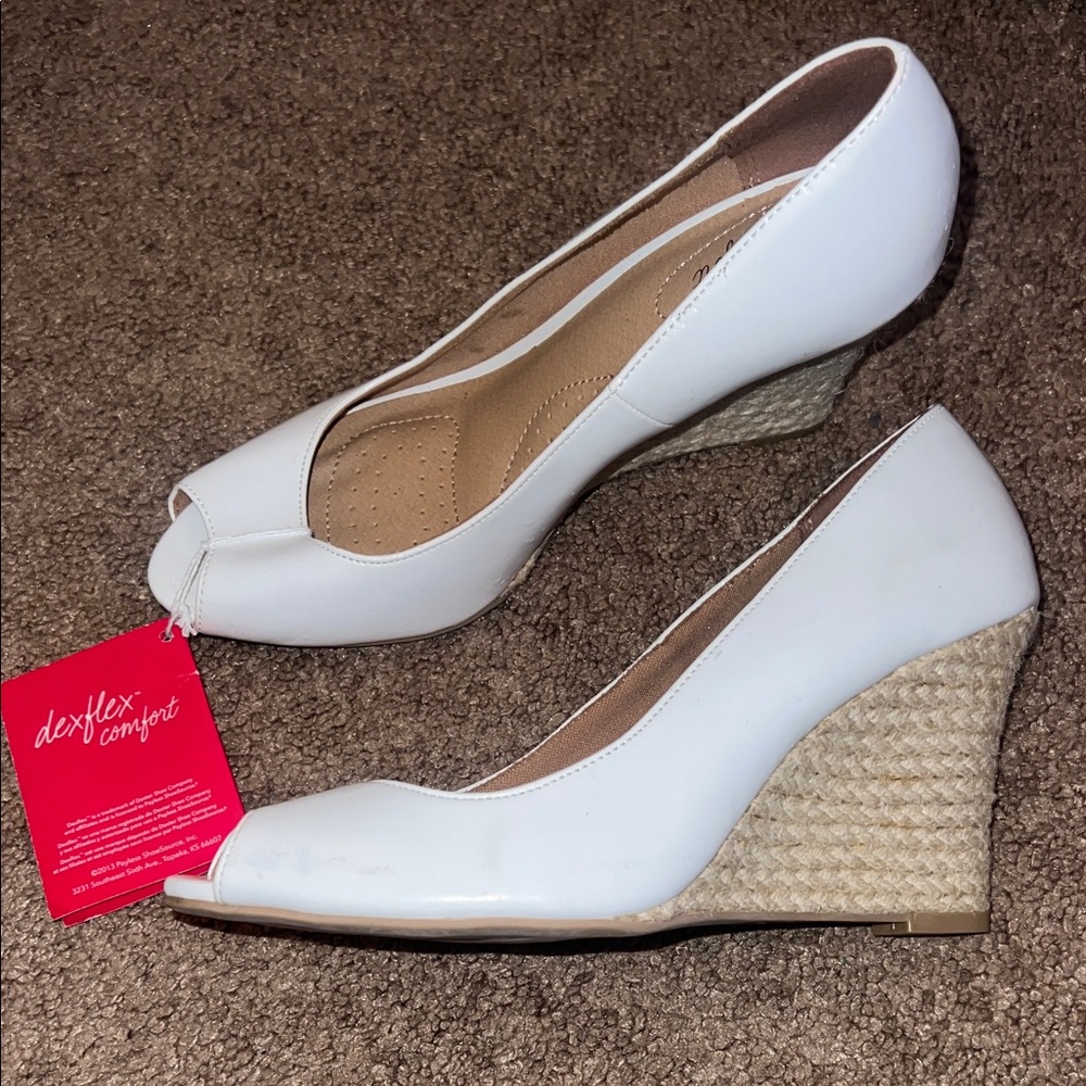 Dexflex Comfort White Peep-Toe Wedges